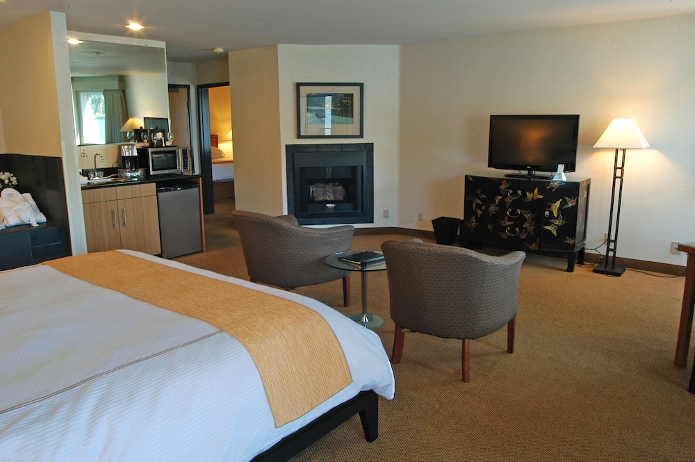 Best Western Plus Hood River Inn 38/80