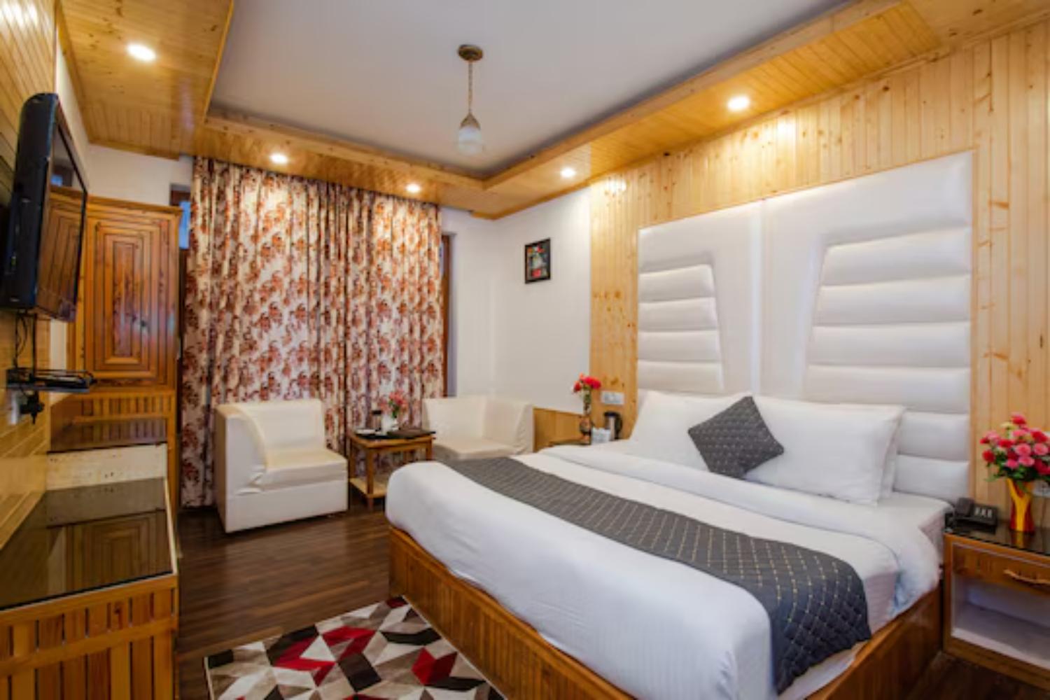 HOTEL HIMGIRI 32/50