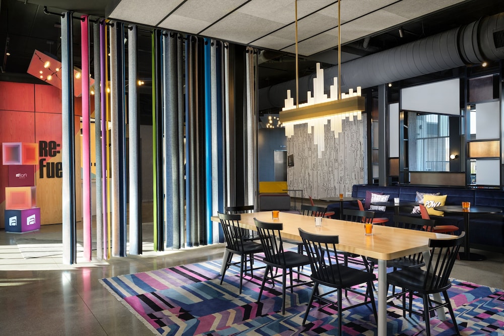 Aloft Knoxville West 42/59