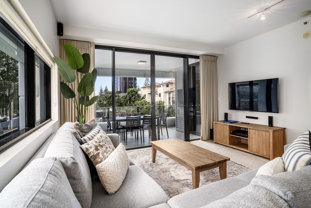 Ultra Broadbeach 42/72