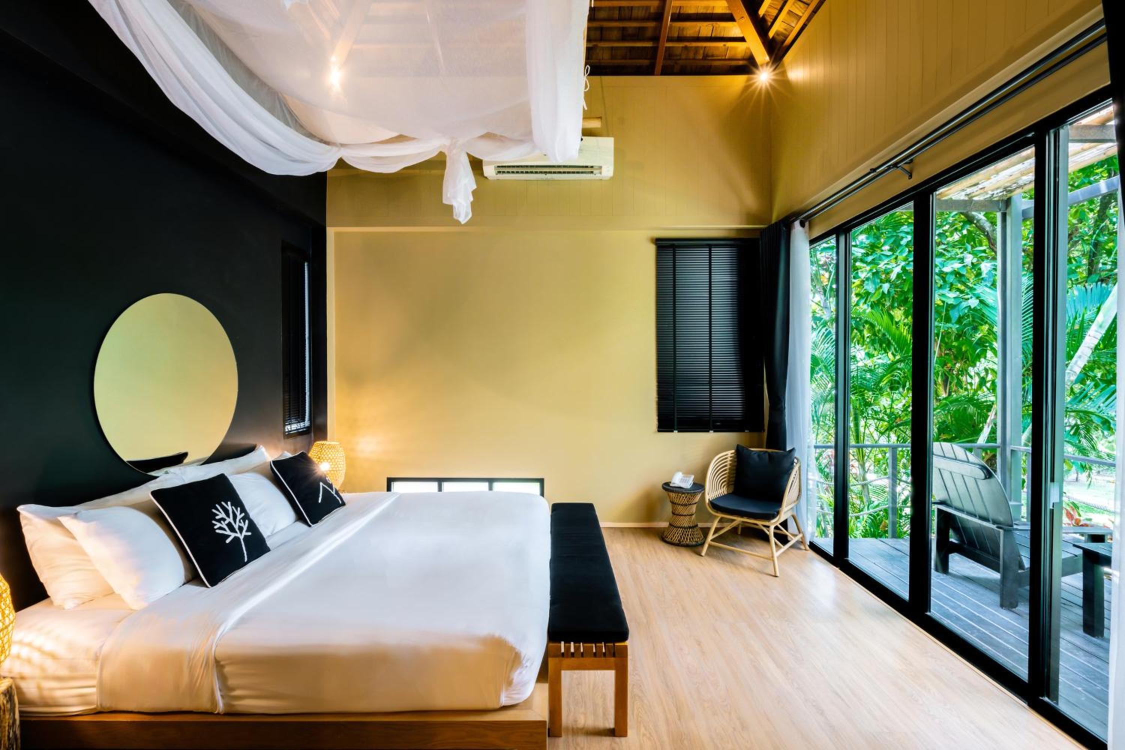 Room at The Mangrove by Blu Monkey, Wichit