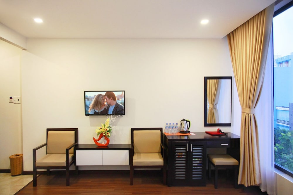 May Hotel 24/30