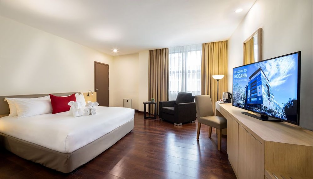 DELUXE, KING BED