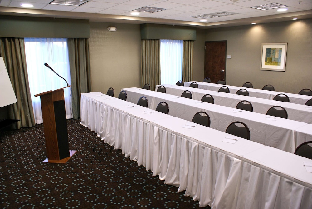 Hampton Inn and Suites Suisun City Waterfront 41/50