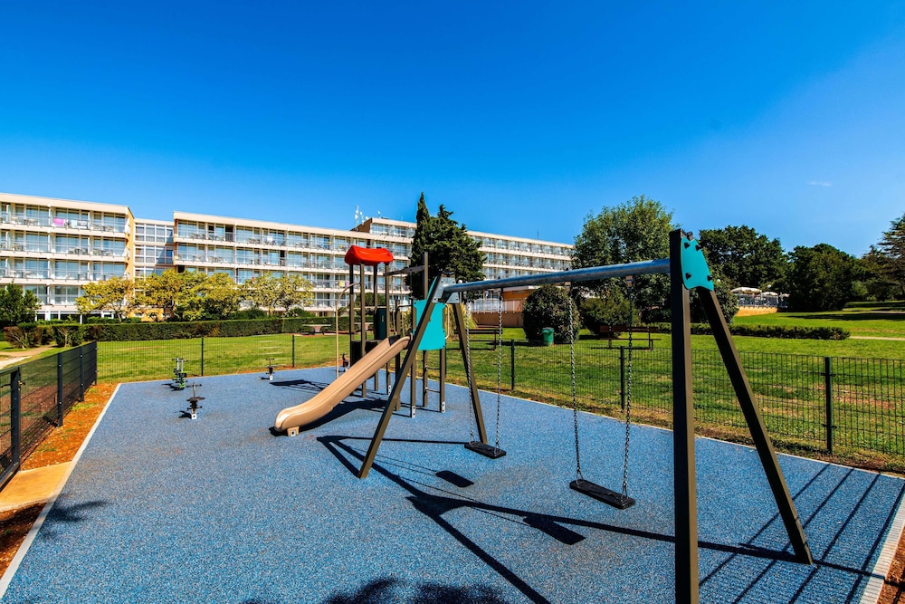 Arena Hotel Holiday 18/50