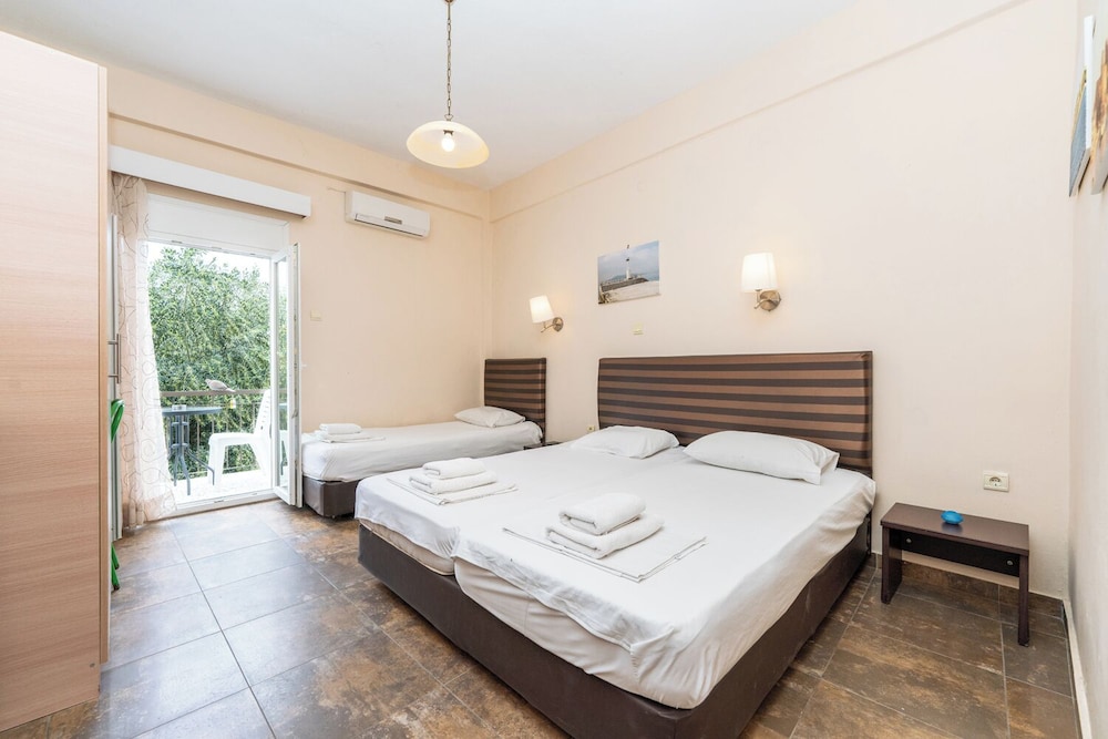Ulrika Hotel 12/50