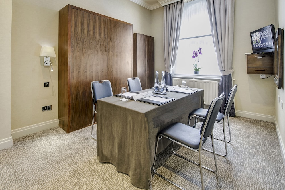 Langham Court Hotel 60/69