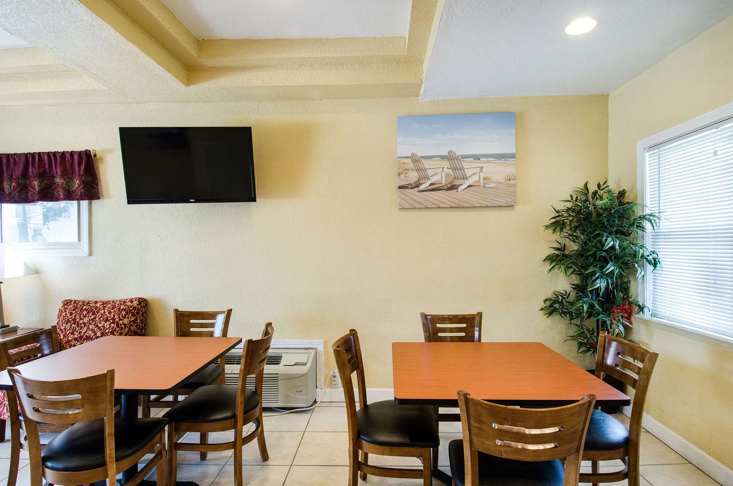 Econo Lodge West Yarmouth on Cape Cod 26/38