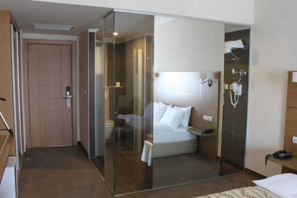 Grand Cali Hotel 49/50