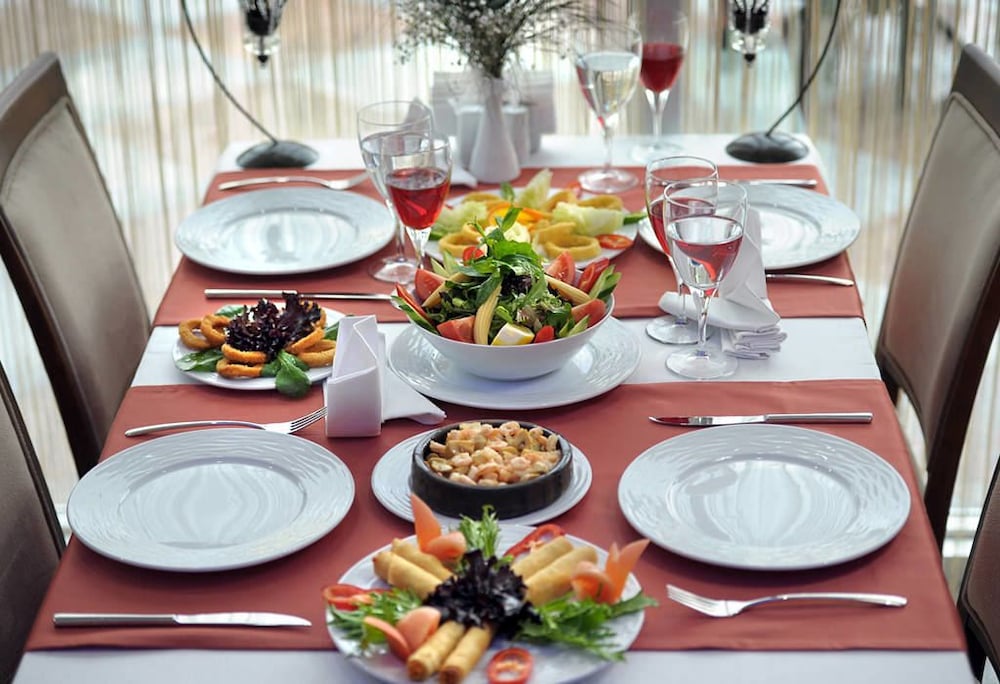 Rhiss Hotel Bostanci 53/64