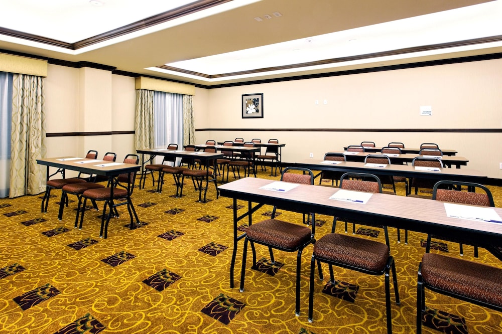 Holiday Inn Express Hotel and Suites Fresno Northwest-Herndon 41/42
