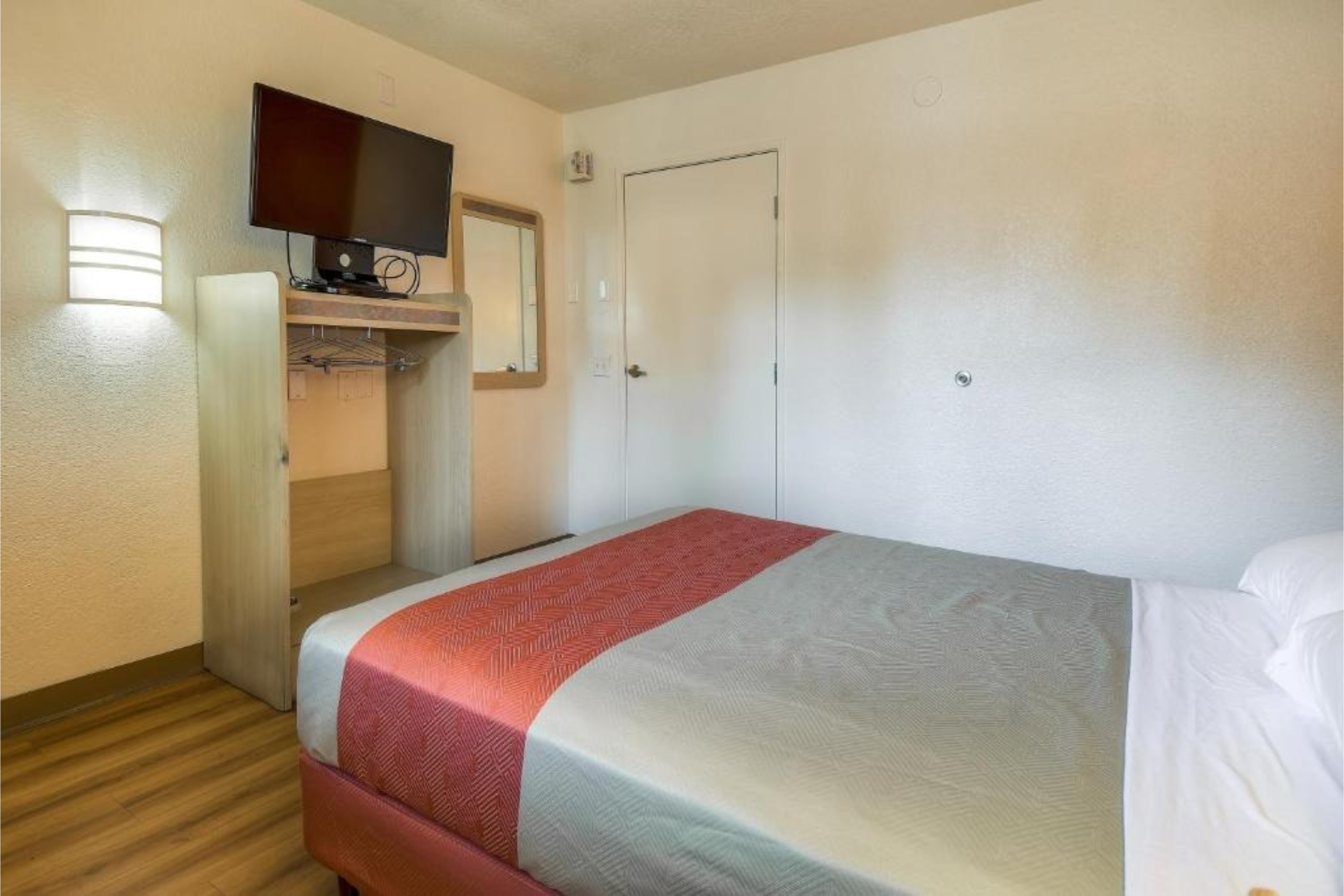 1 Full Bed