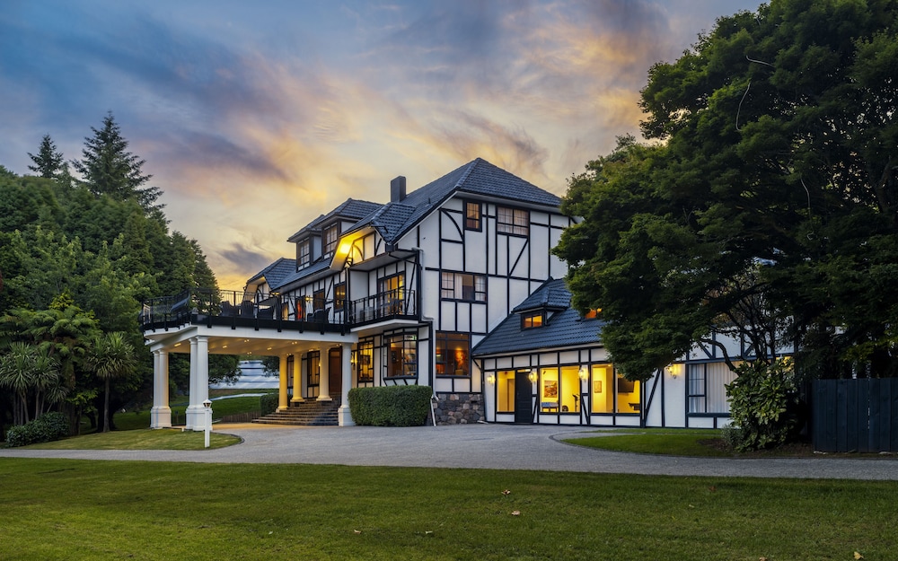 Hana Lodge 4/50