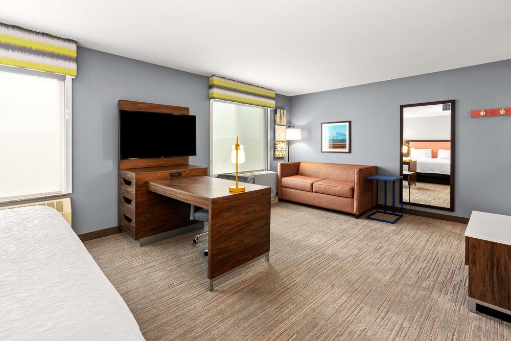 Hampton Inn and Suites Fairbanks 34/43