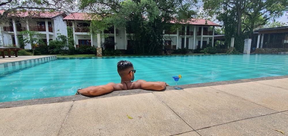 Blue Turtle Hotel 48/51