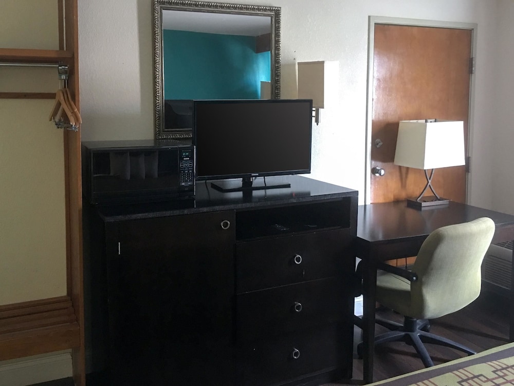 Days Inn by Wyndham Thomson 20/27