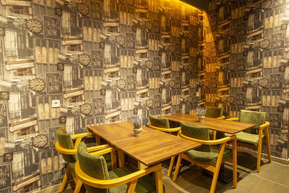 Alemeyn The Taksim Leons Hotel Cafe & Spa 20/28