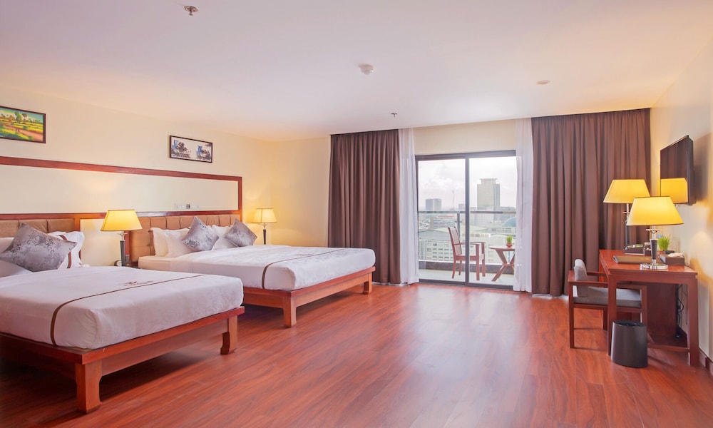Landmark, Twin Beds, Balcony