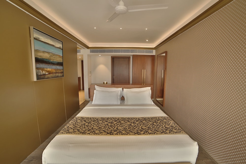 LUXURY, SUITE, LAKE VIEW