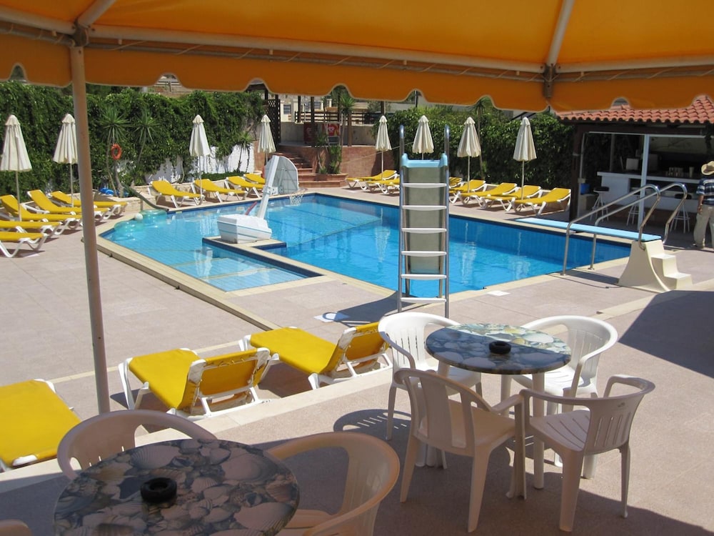 AMAZONES VILLAS APARTMENTS 14/32