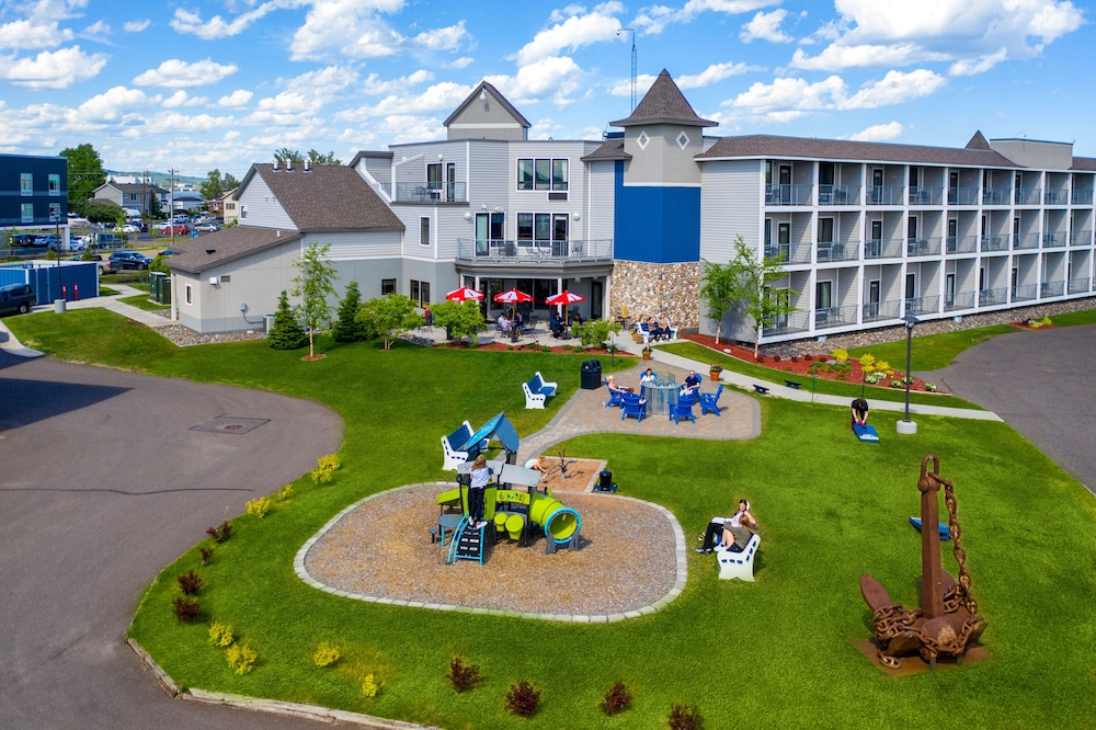 Park Point Marina Inn 62/72