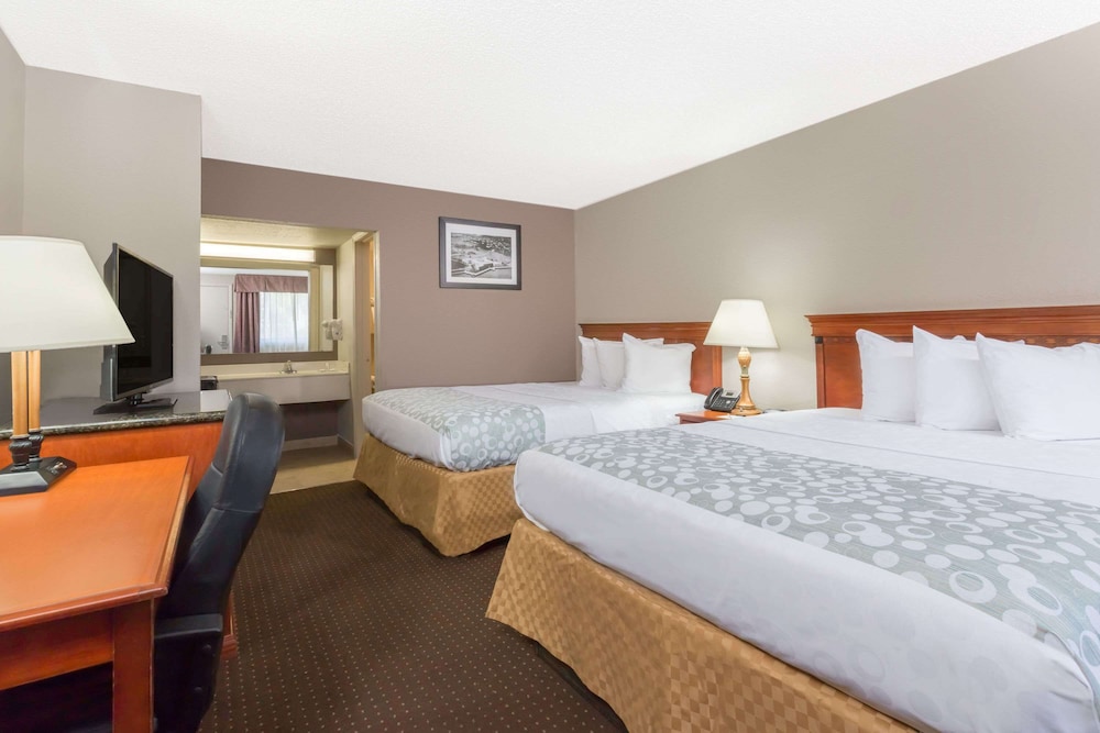 ROOM, 2 QUEEN BEDS, PET FRIENDLY