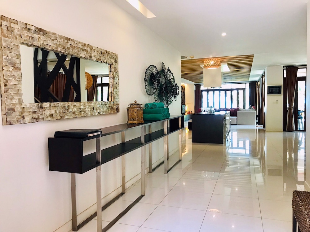 Amatapura Beach Villa 10 8/51