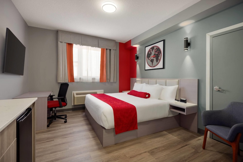 Ramada by Wyndham West Edmonton Hotel & Suites 26/45
