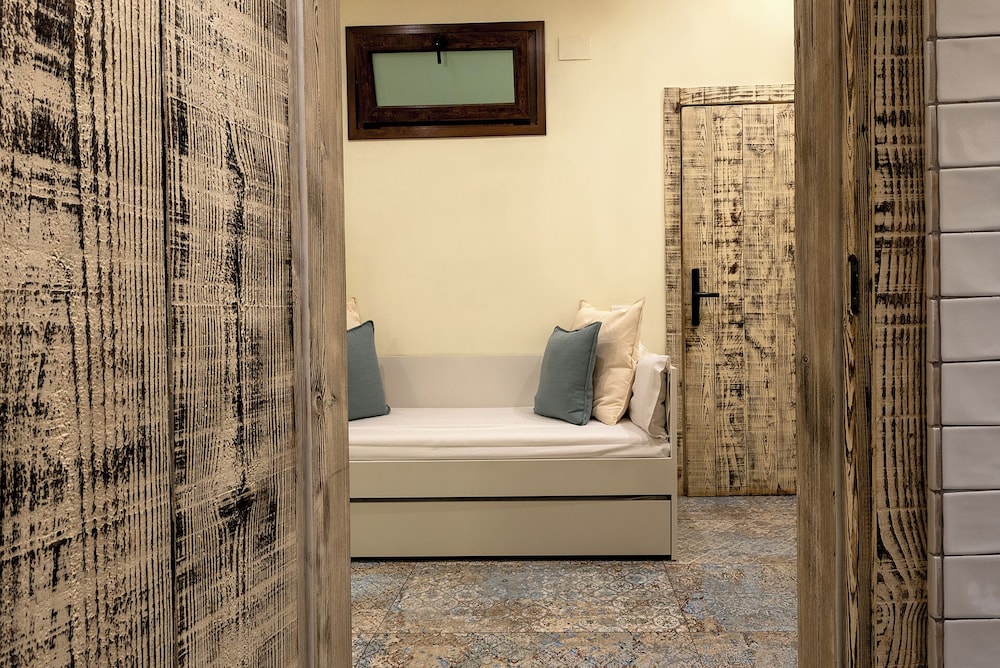 La Bodega Suites 35/38