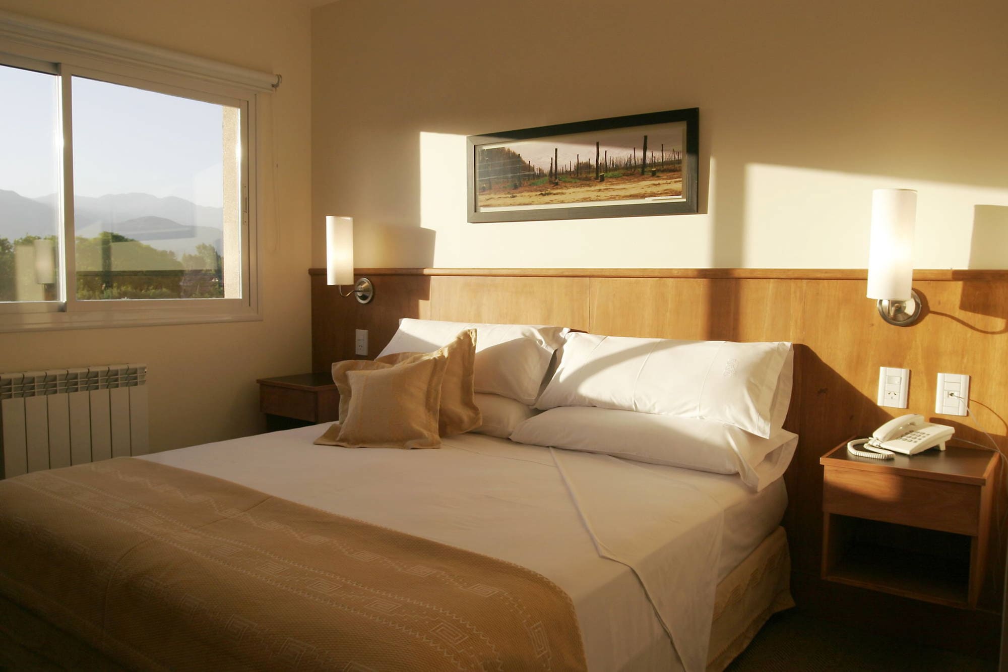 ROOM, DOUBLE BED