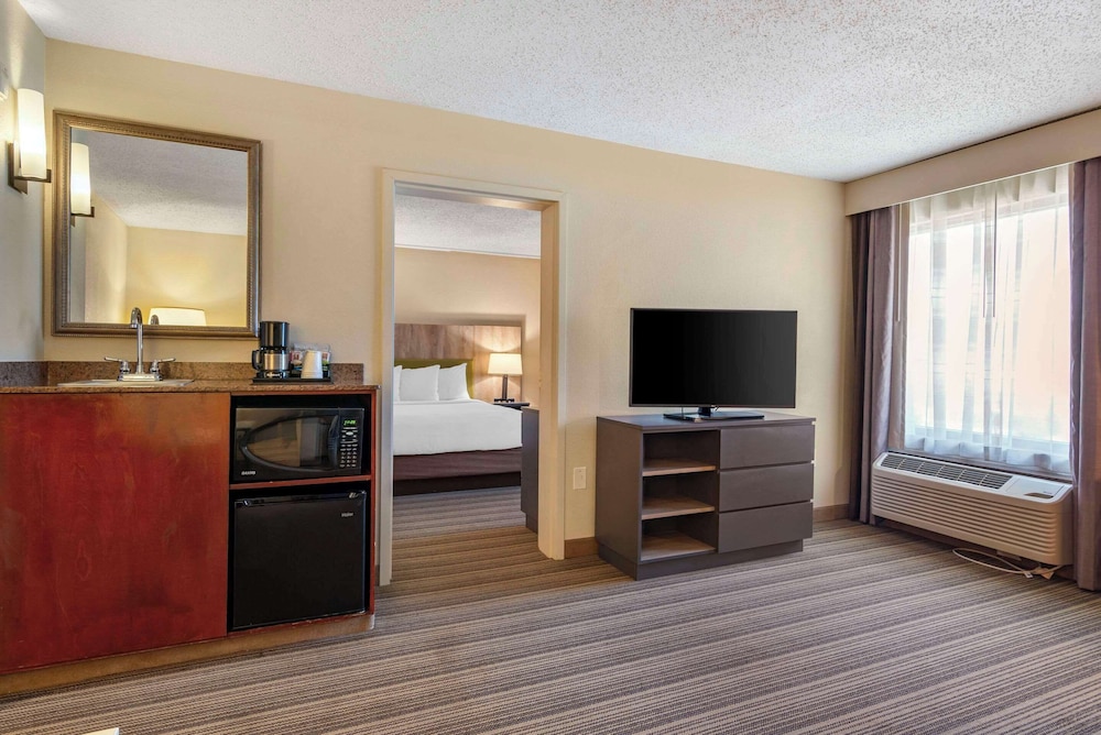 Country Inn and Suites By Radisson Atlanta Galleria/Ballpark GA 27/36