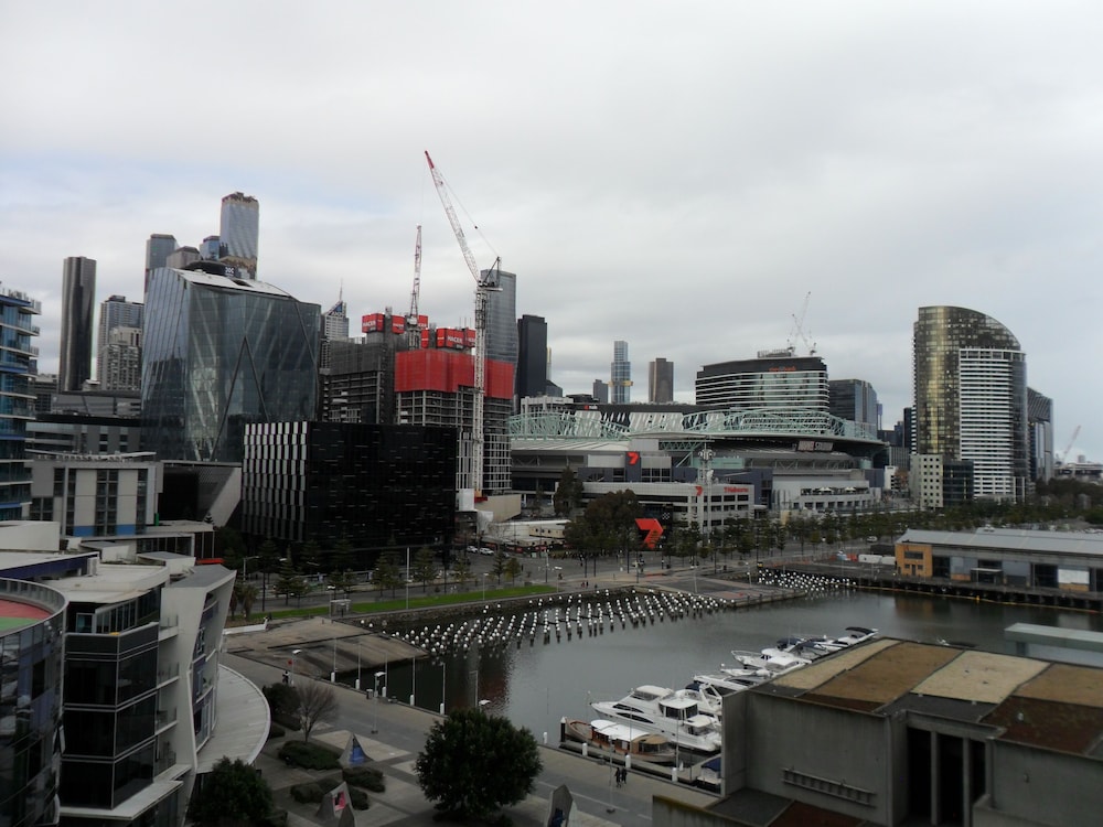 Akom Docklands 44/50