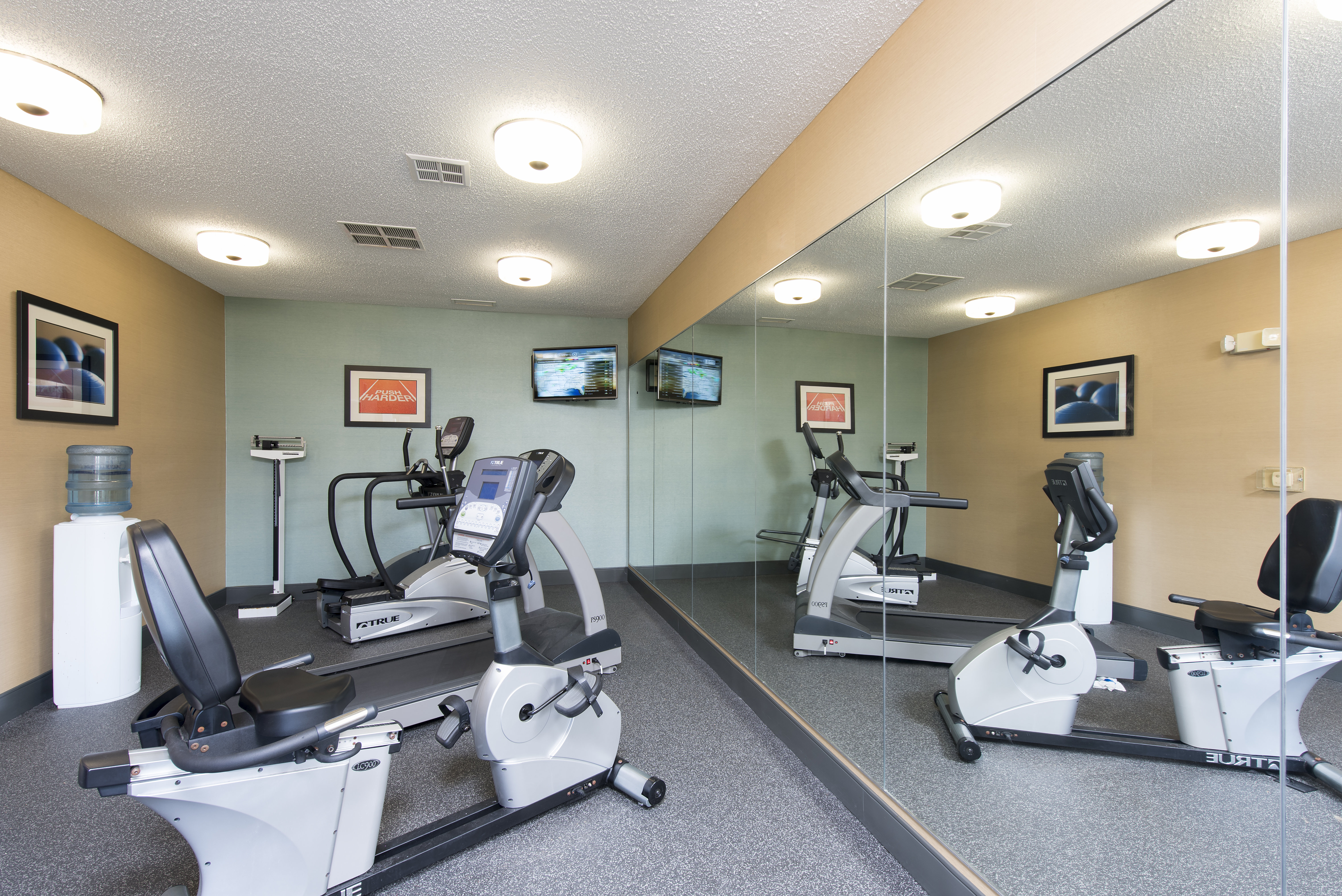 Holiday Inn Express Gas City 28/38
