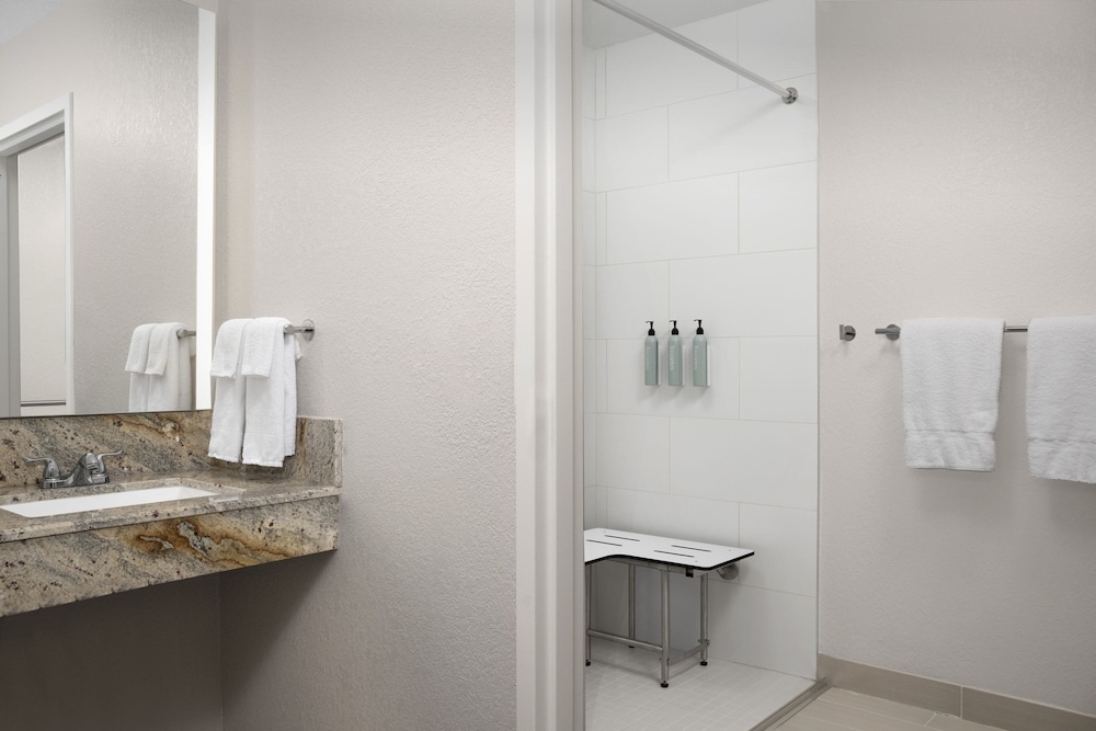 Courtyard By Marriott Orlando East/Ucf Area 49/50