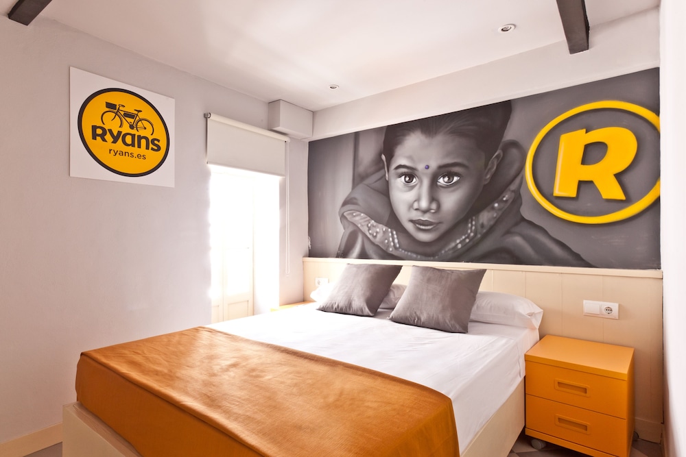 Hotel Ryans La Marina 33/69