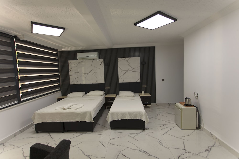 Greenpeace Hotel 18/72