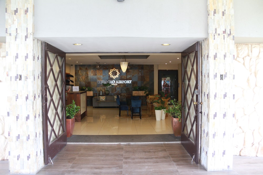 Curacao Airport Hotel 8/50