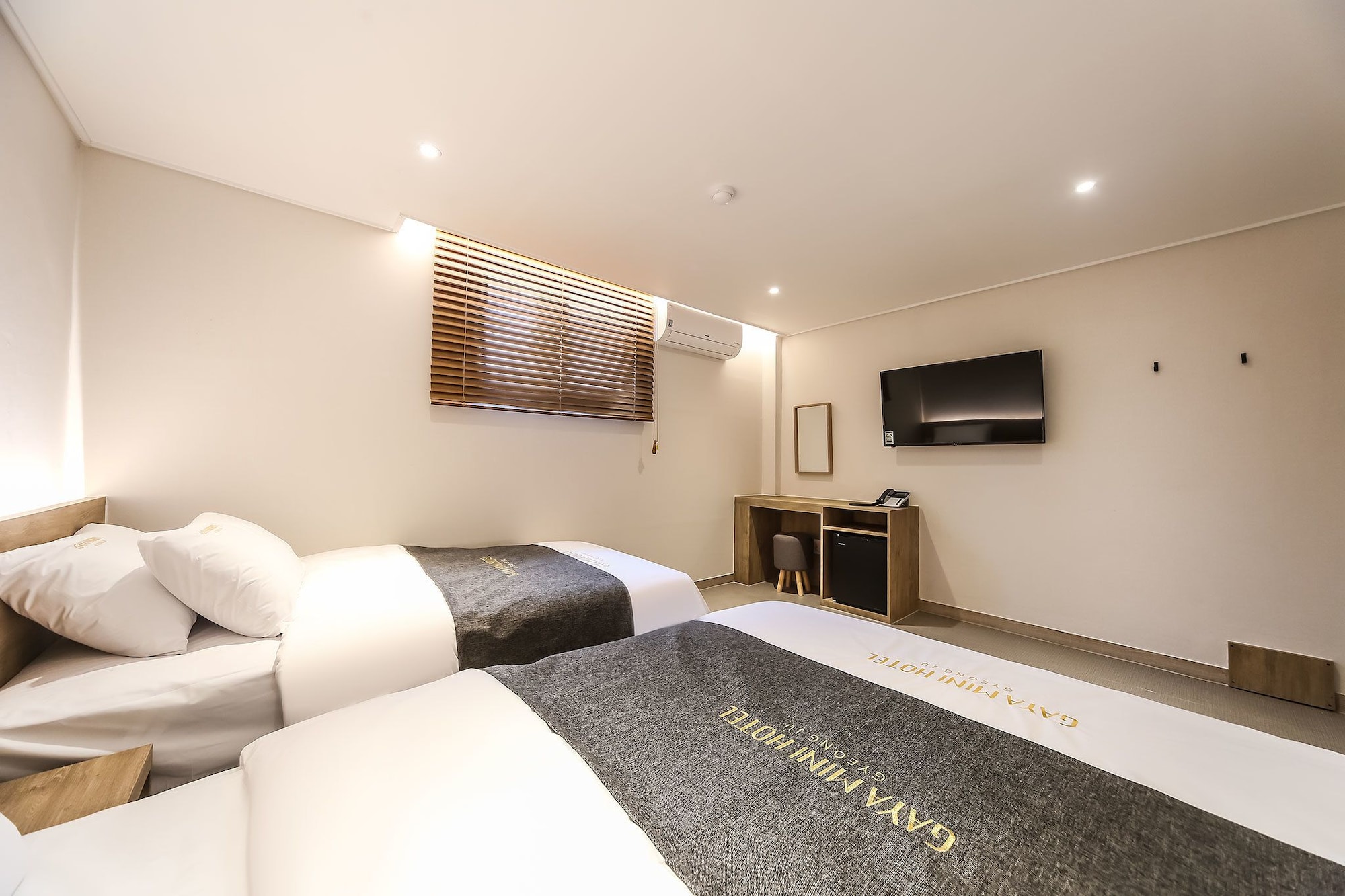 Deluxe, Twin Beds, King Bed