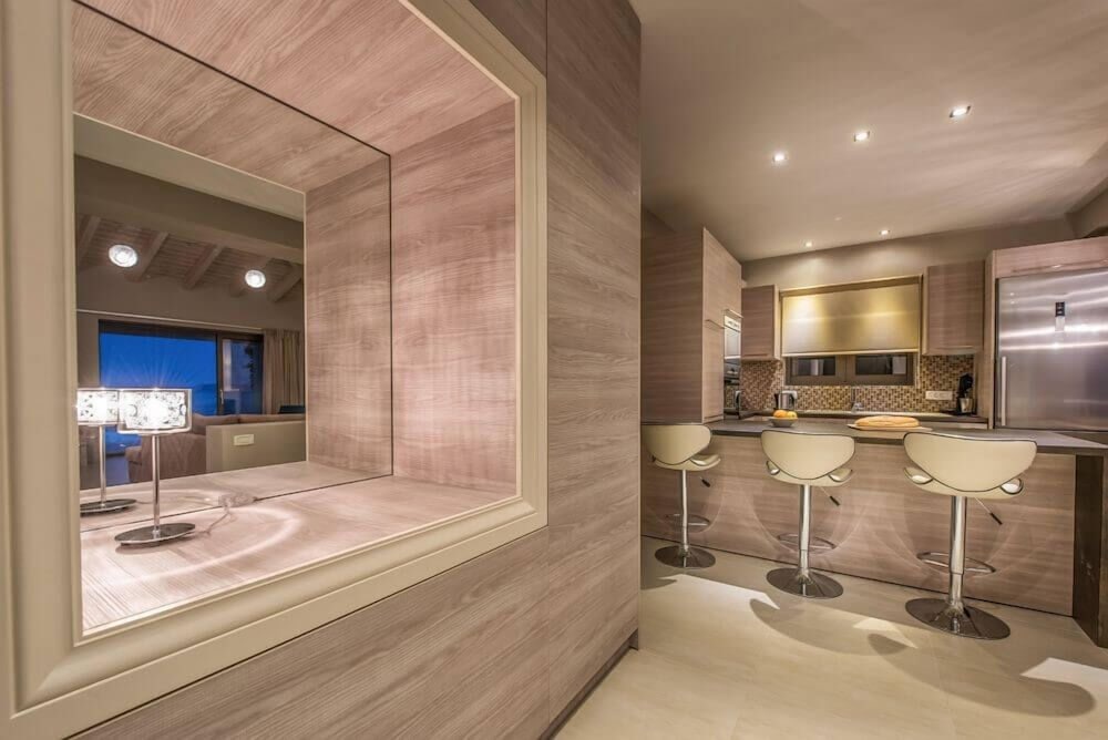 Avra Luxury Villa 50/50