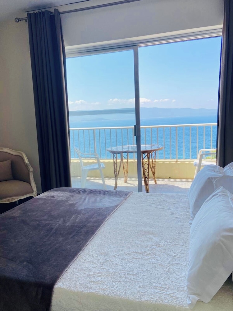 Sun Beach Hotel 8/50