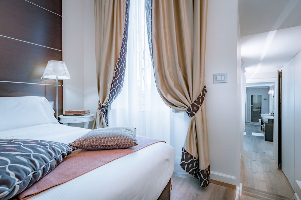 DELUXE, DOUBLE BED