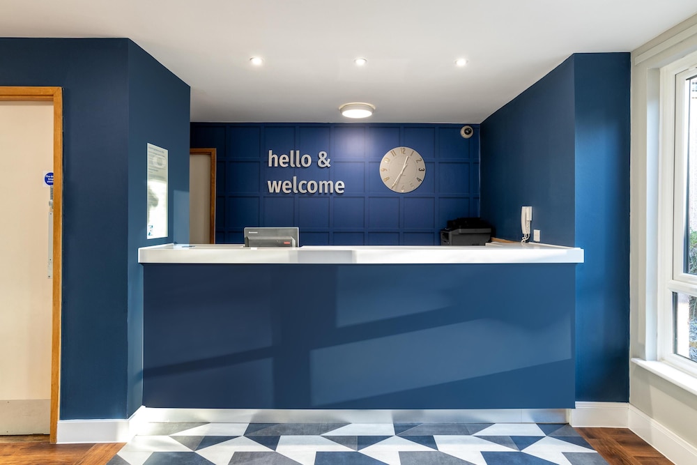 Lobby at Travelodge Aberdeen Airport, ABERDEEN