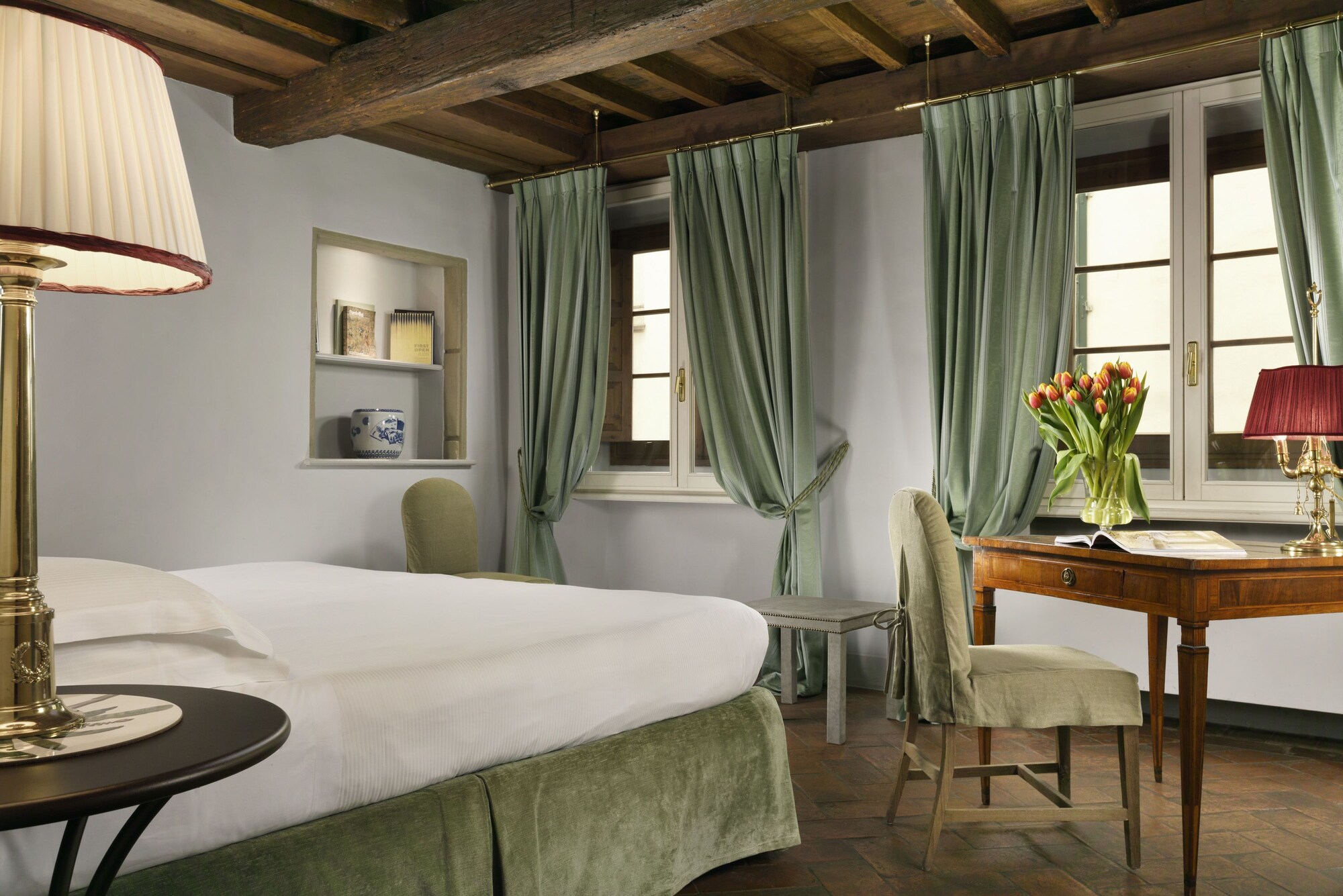 APARTMENT, KING AND TWIN BEDS