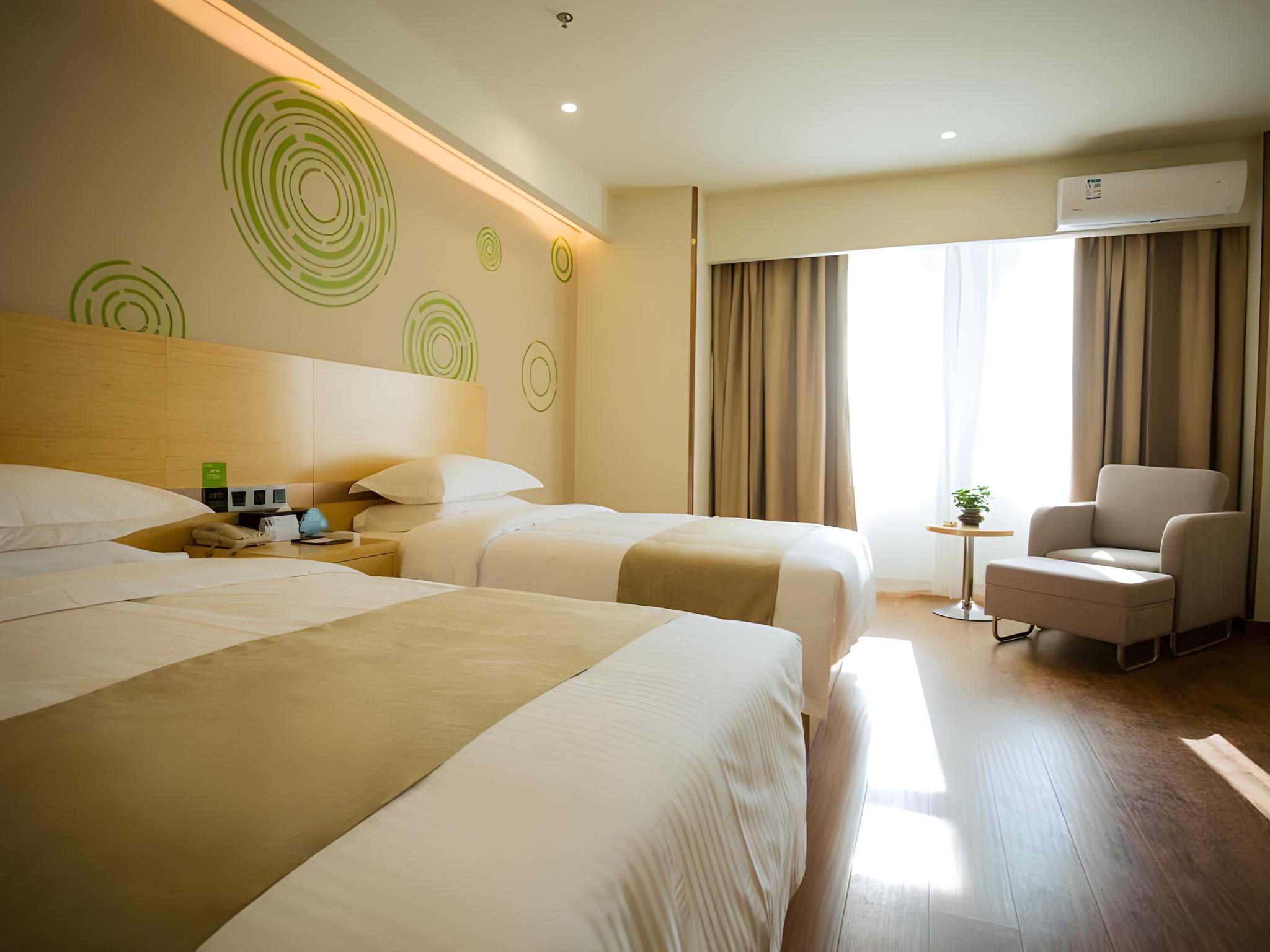 ROOM, QUEEN BED