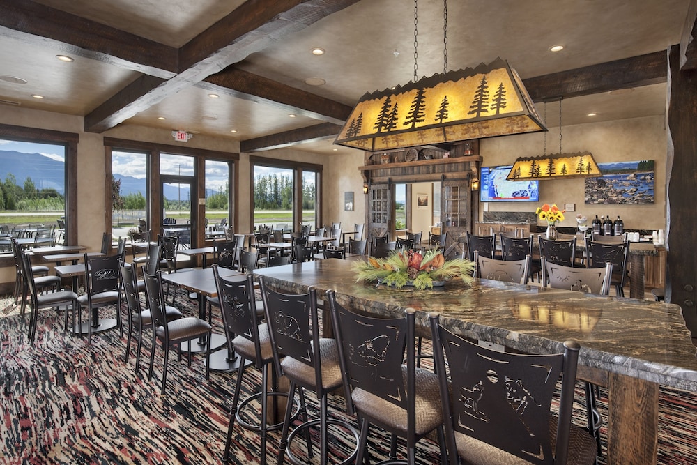 Glacier International Lodge 32/48