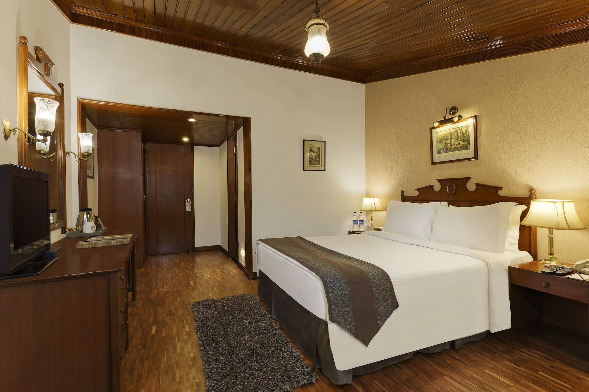 ROOM, KING BED