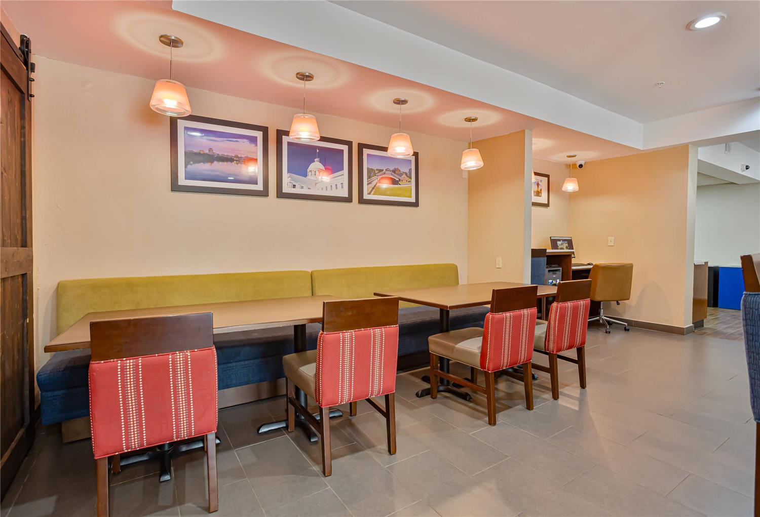 Comfort Inn and Suites Montgomery East Carmichael Rd 44/54