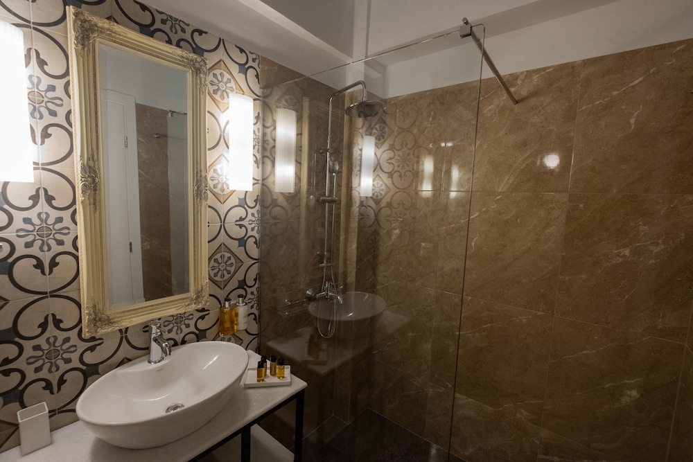 Athenian Yard Suites 46/50