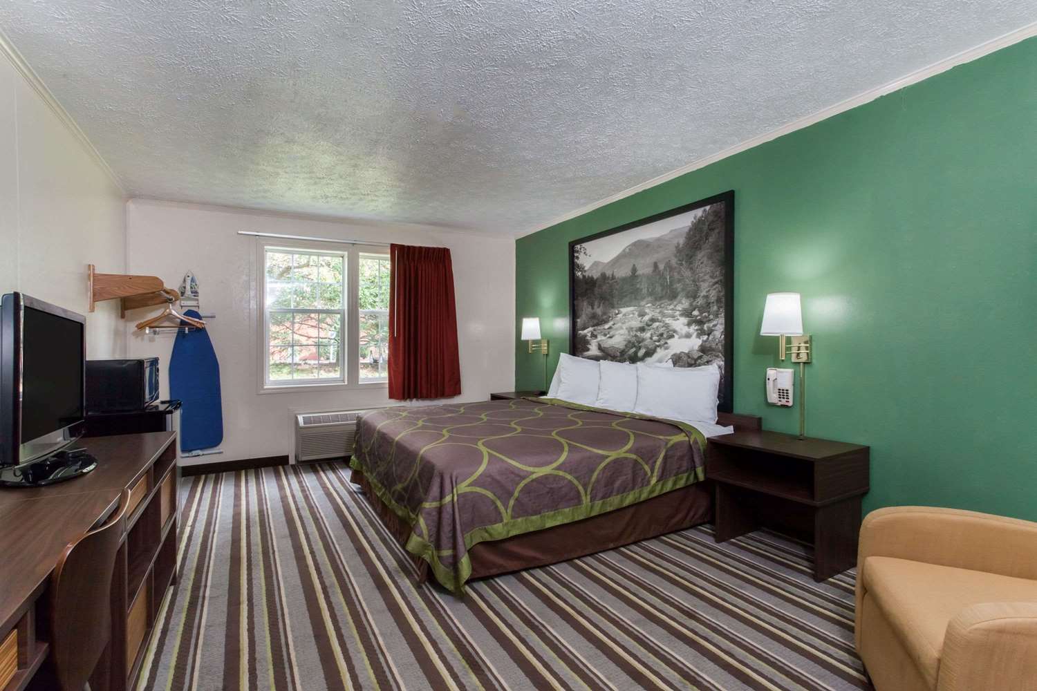 Super 8 By Wyndham Syracuse East 7/13