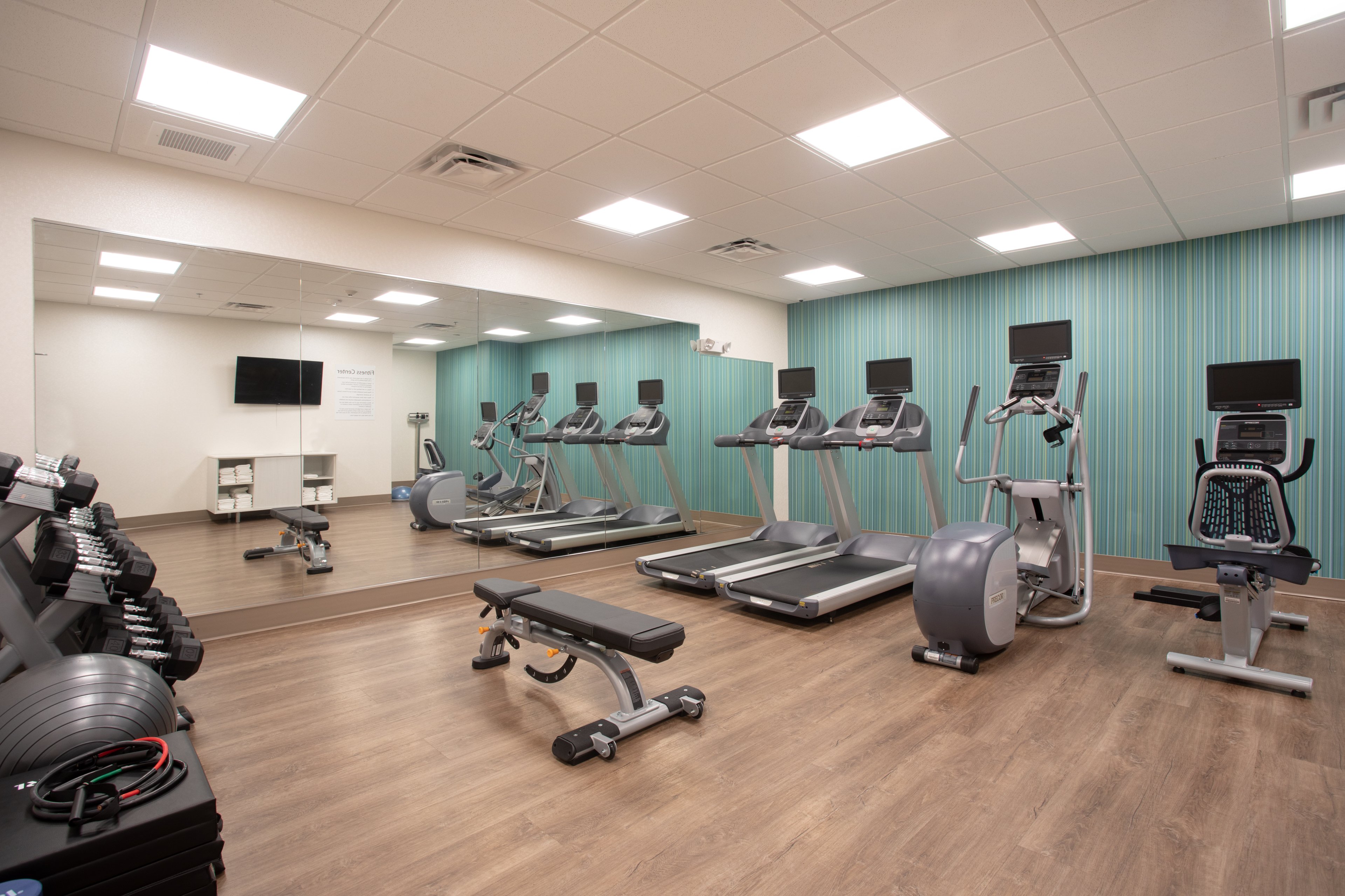 Holiday Inn Express and Suites Sioux City North Event Center an IHG Hotel 45/70